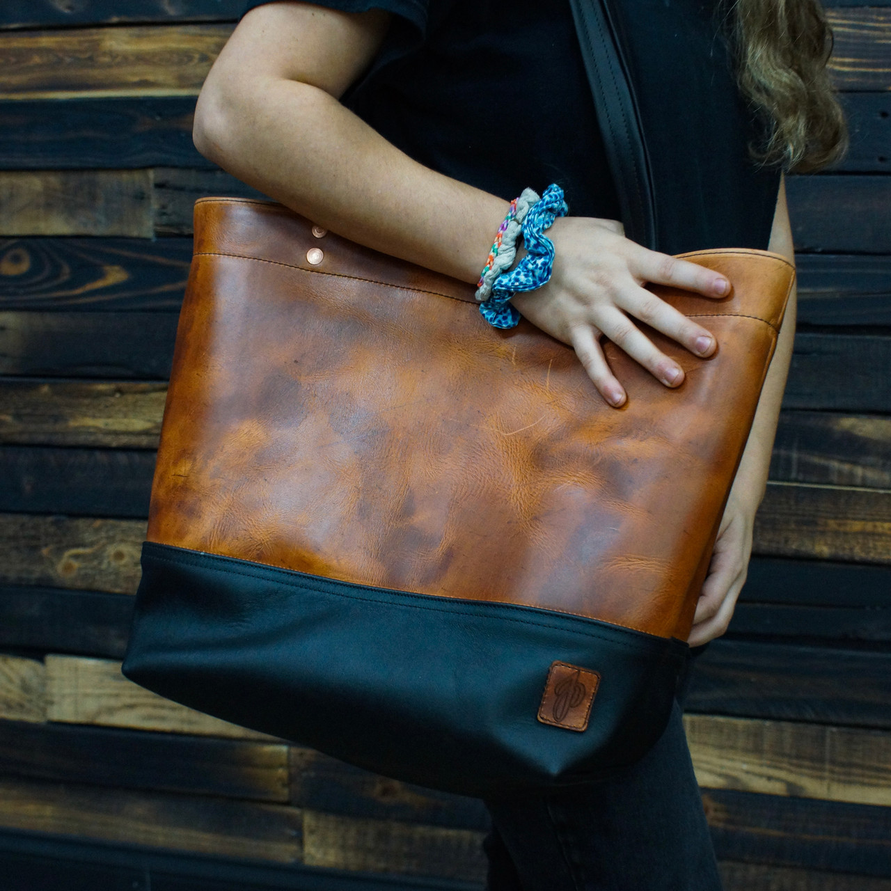 JP large leather tote bag carried on the shoulder